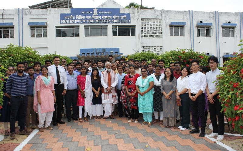 Hon,ble Minister with Trainee Officials